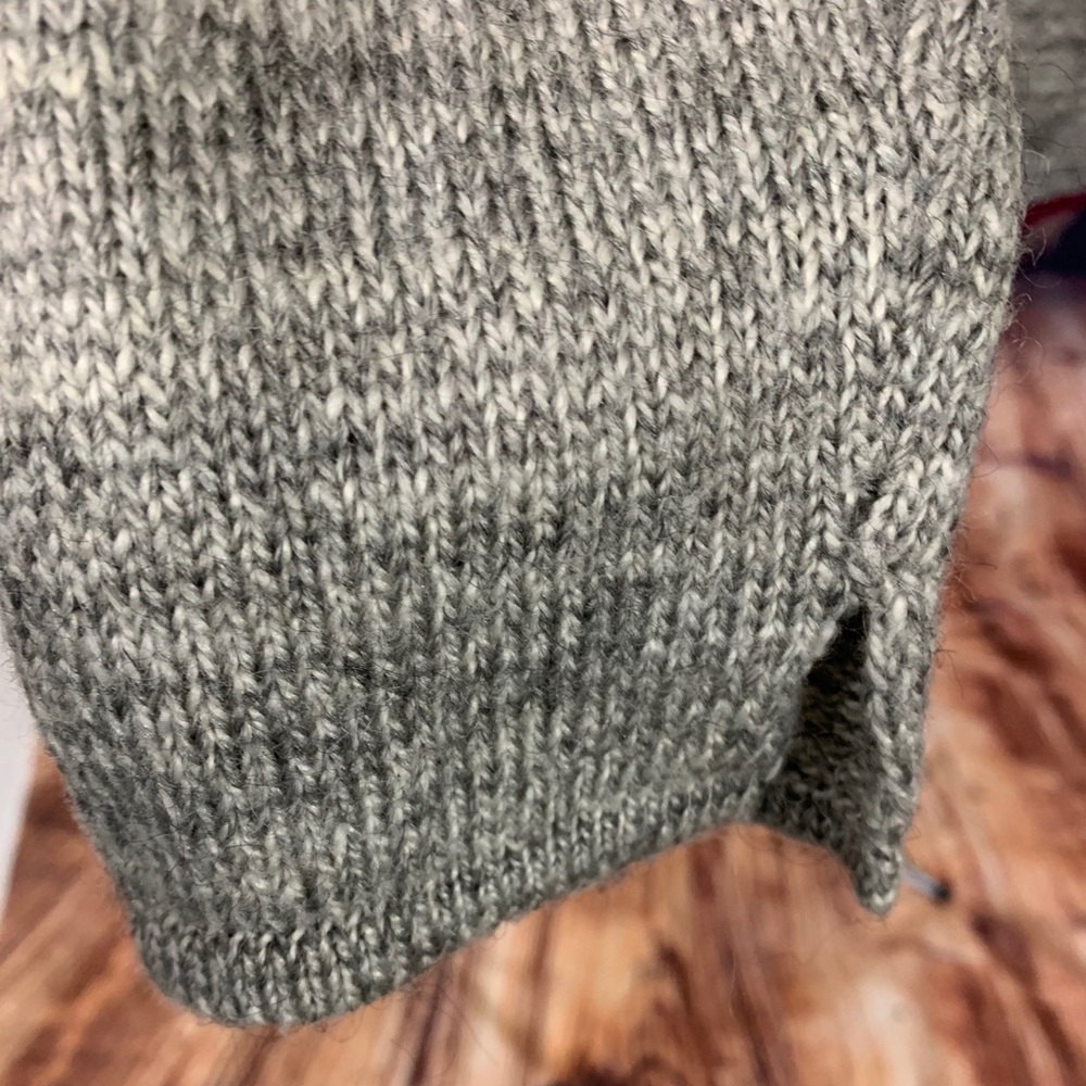 Outback Red sweater large grey cool design on back - Picture 6 of 6
